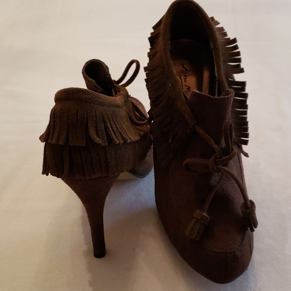 Shoes - Picture 7 of 8